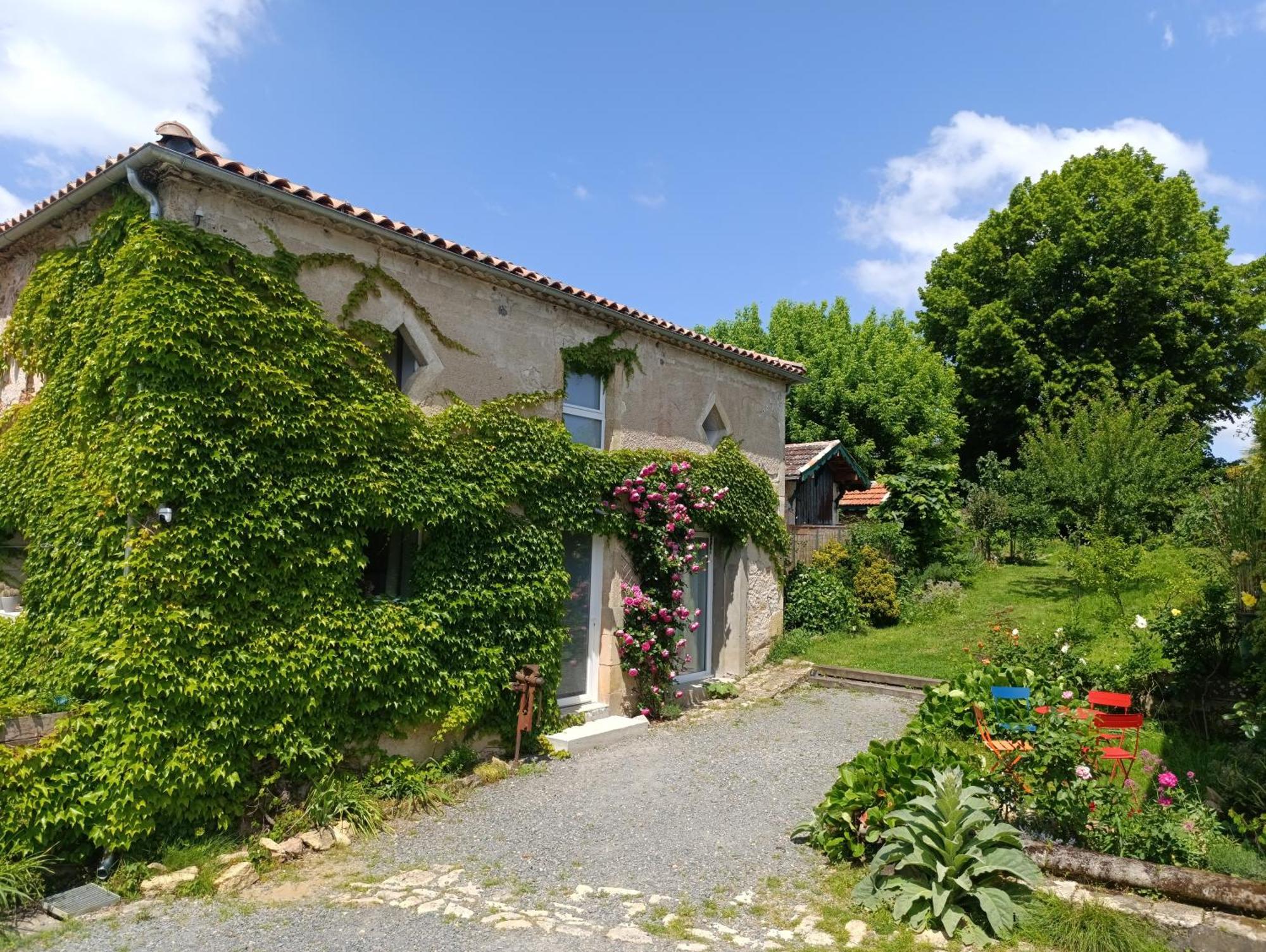 Maison Irondas Saint-Pierre-d'Aurillac Eksteriør billede